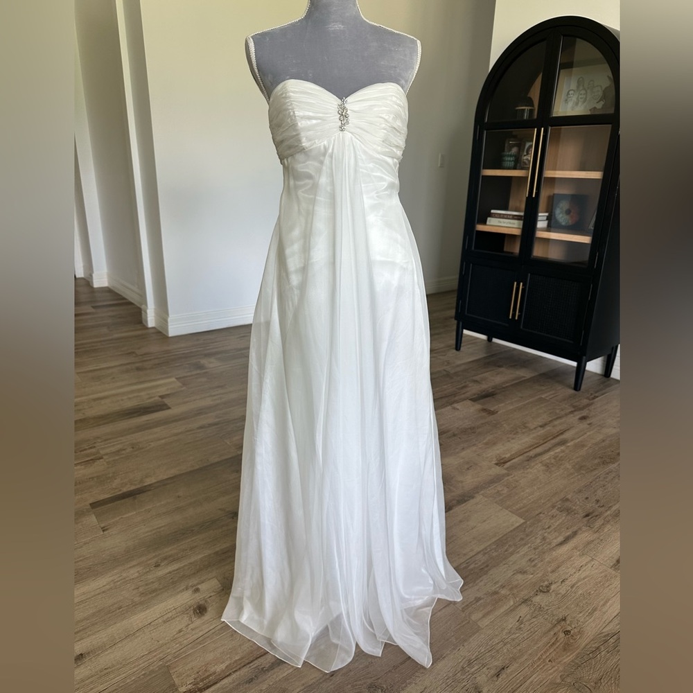 David’s Bridal Strapless A-line Ivory wedding dress